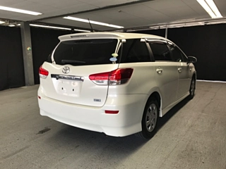 TOYOTA WISH 2010