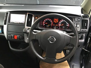 NISSAN SERENA 2010