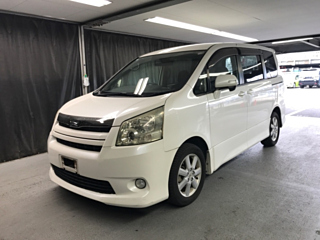 TOYOTA NOAH 2008