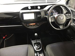 TOYOTA VITZ 2019