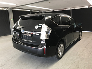 TOYOTA PRIUS ALPHA 2011