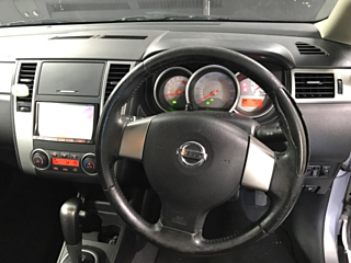 NISSAN TIIDA 2011