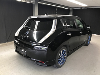 NISSAN LEAF 2017