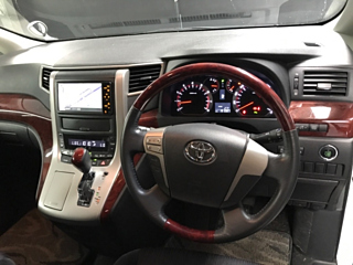 TOYOTA VELLFIRE 2010
