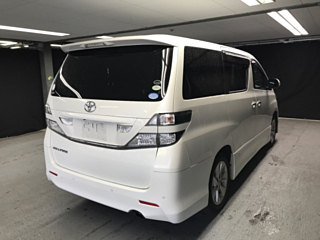 TOYOTA VELLFIRE 2010