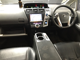 TOYOTA PRIUS ALPHA 2013