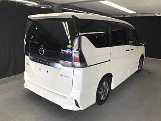 NISSAN SERENA 2019