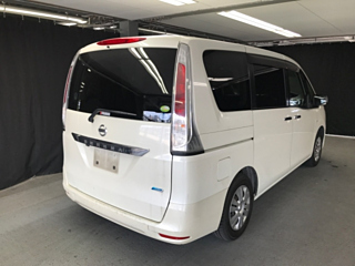 NISSAN SERENA 2010