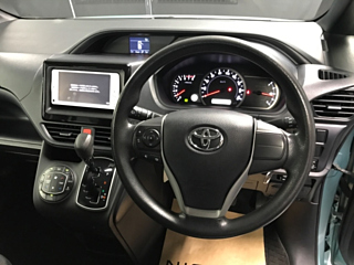 TOYOTA NOAH 2014