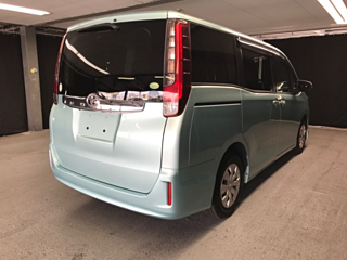 TOYOTA NOAH 2014