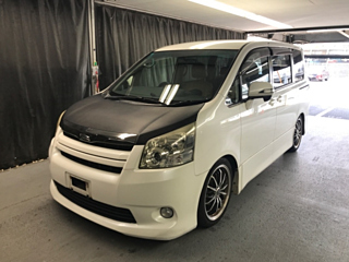 TOYOTA NOAH 2008