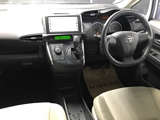 TOYOTA WISH 2010