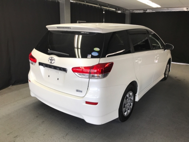 TOYOTA WISH 2010
