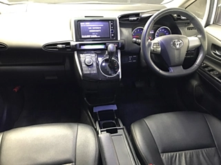 TOYOTA WISH 2013