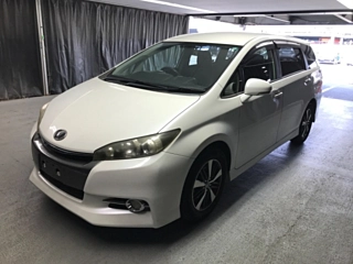 TOYOTA WISH 2013