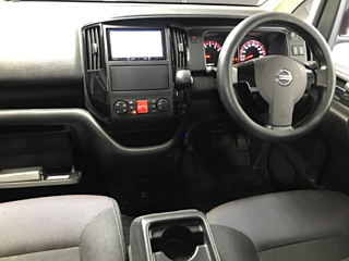 NISSAN SERENA 2010