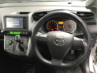 TOYOTA WISH 2011
