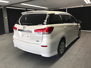 TOYOTA WISH 2011
