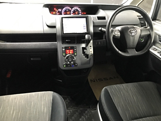 TOYOTA VOXY 2012