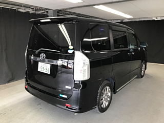 TOYOTA VOXY 2012