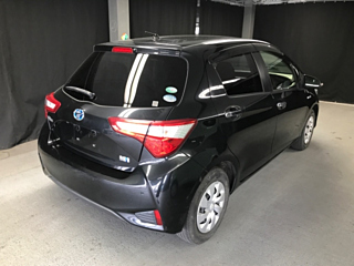 TOYOTA VITZ 2018