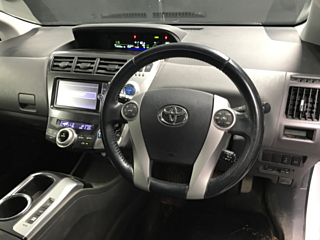 TOYOTA PRIUS ALPHA 2013