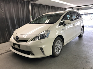 TOYOTA PRIUS ALPHA 2013