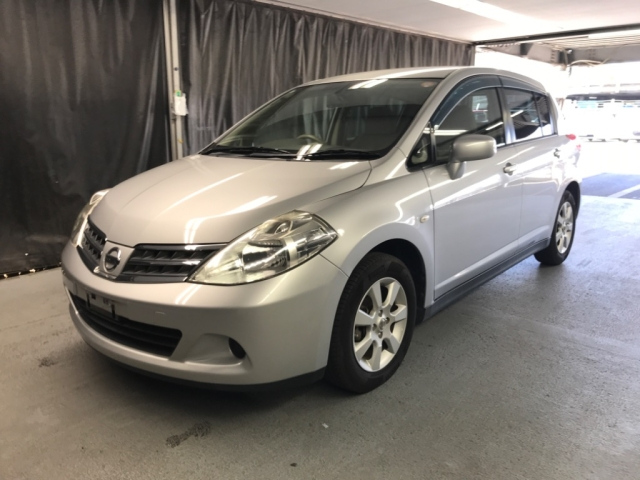 NISSAN TIIDA 2011