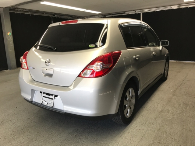 NISSAN TIIDA 2011