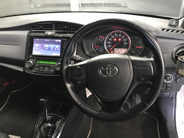 TOYOTA COROLLA FIELDER 2017