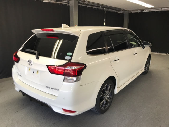 TOYOTA COROLLA FIELDER 2017