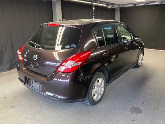 NISSAN TIIDA 2010