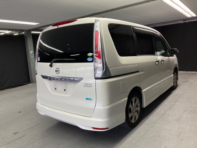 NISSAN SERENA 2011