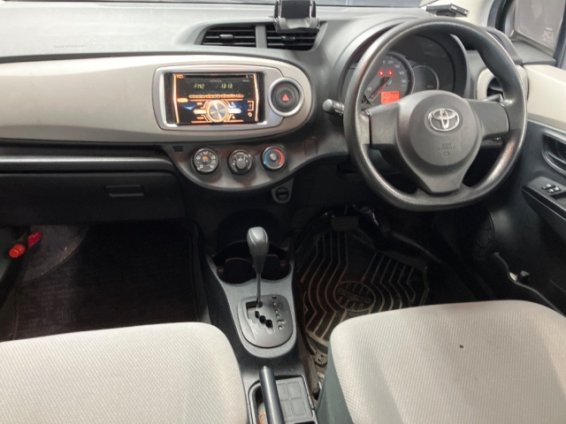TOYOTA VITZ 2013