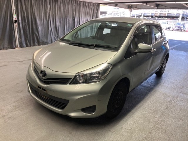 TOYOTA VITZ 2013