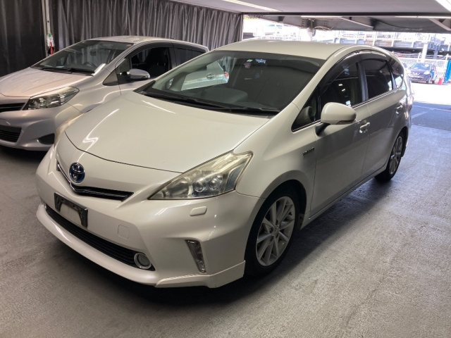 TOYOTA PRIUS ALPHA 2013