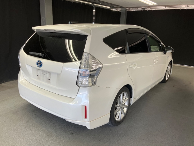 TOYOTA PRIUS ALPHA 2013