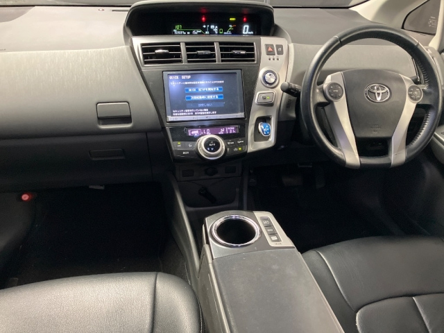 TOYOTA PRIUS ALPHA 2013