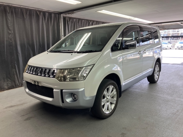 MITSUBISHI DELICA D5 2010