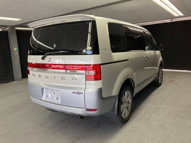 MITSUBISHI DELICA D5 2010
