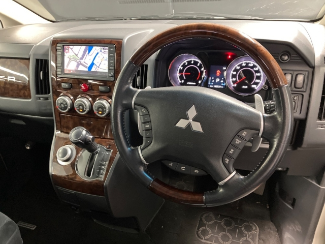 MITSUBISHI DELICA D5 2010