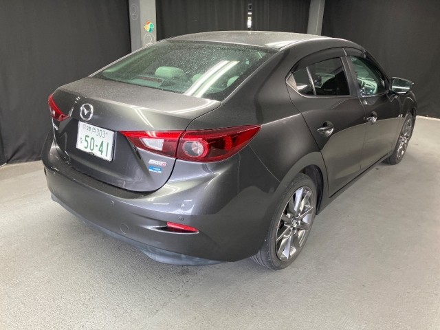MAZDA AXELA 2017