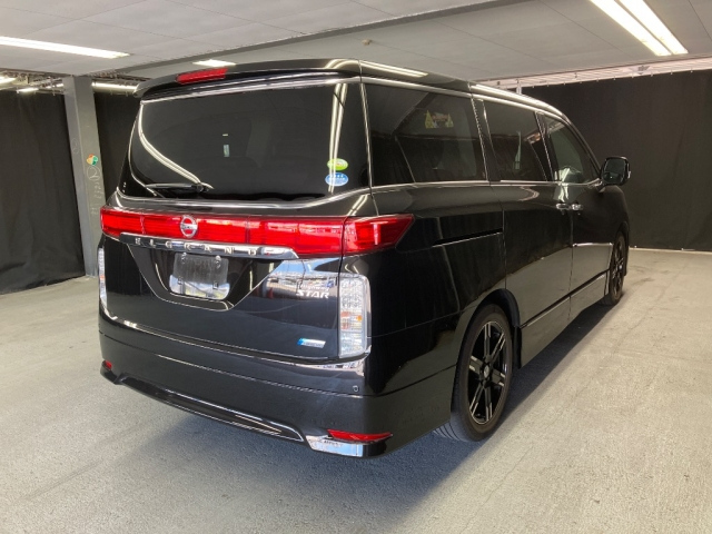 NISSAN ELGRAND 2010