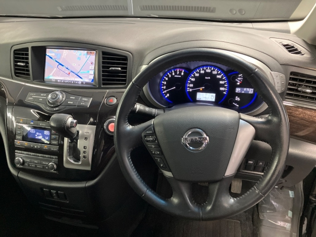 NISSAN ELGRAND 2010