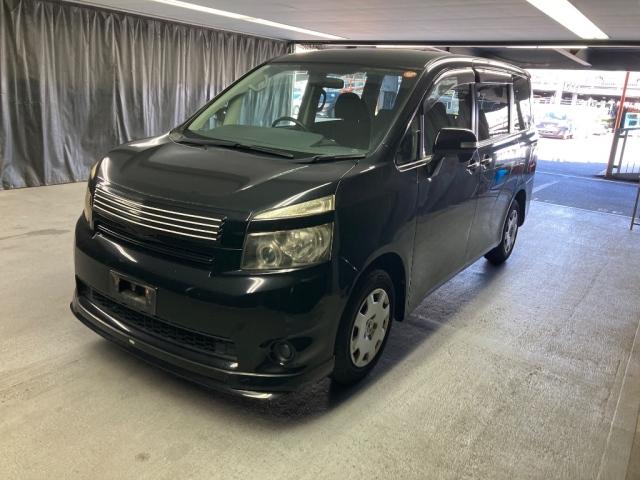 TOYOTA VOXY 2009