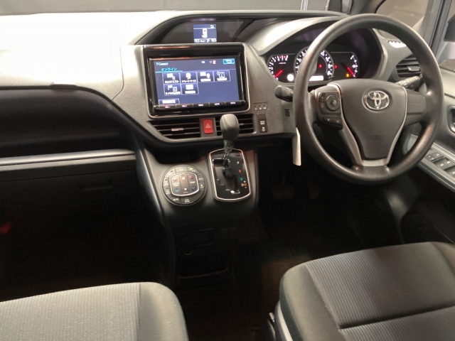 TOYOTA VOXY 2016