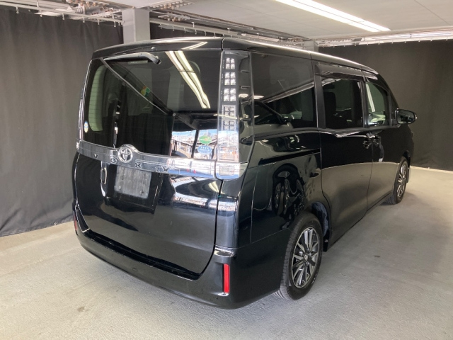 TOYOTA VOXY 2016