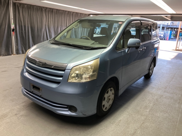 TOYOTA NOAH 2008