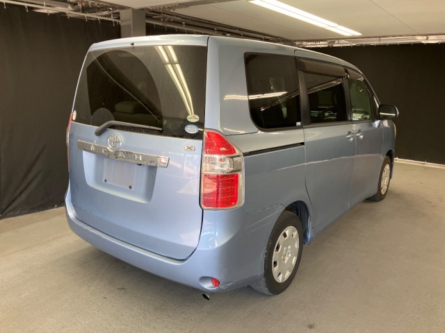 TOYOTA NOAH 2008