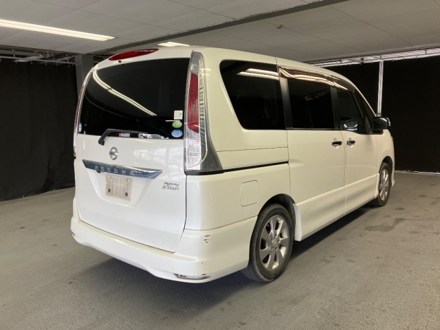 NISSAN SERENA 2011